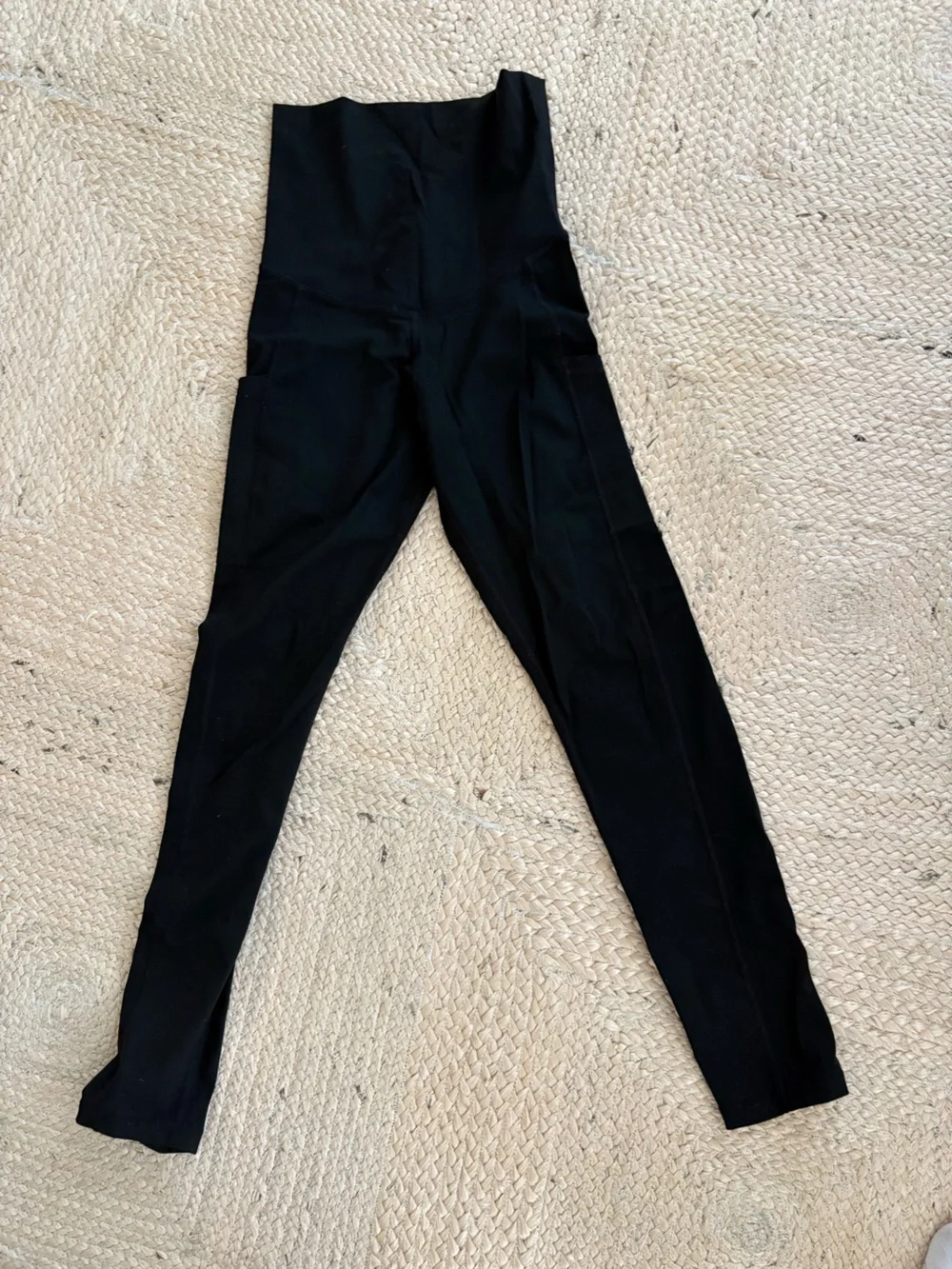 Quince Performance maternity and postpartum leggings